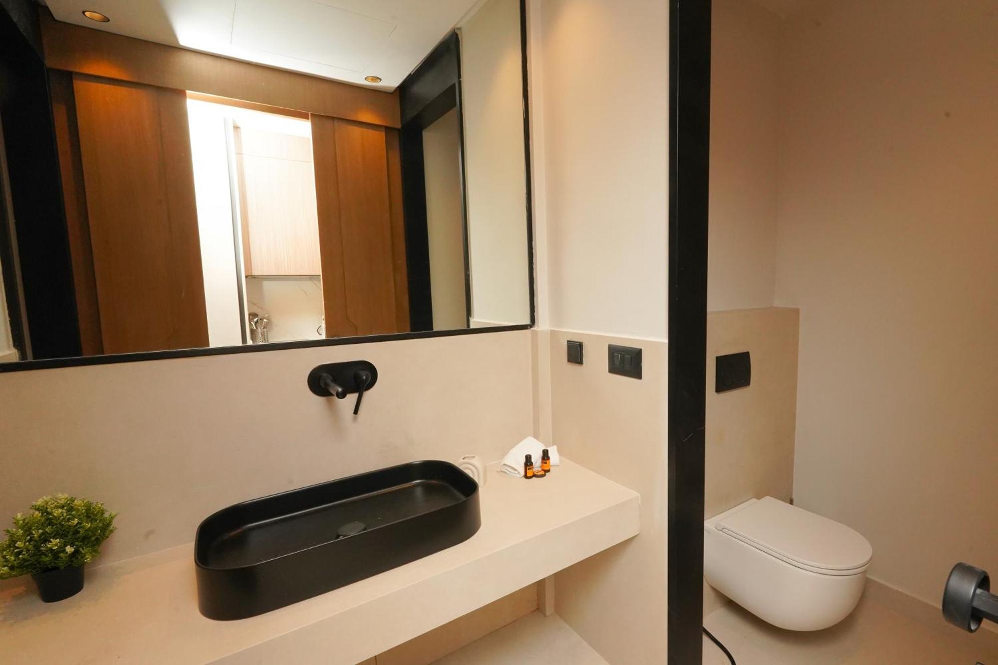Modern With Balcony - Prime Location *