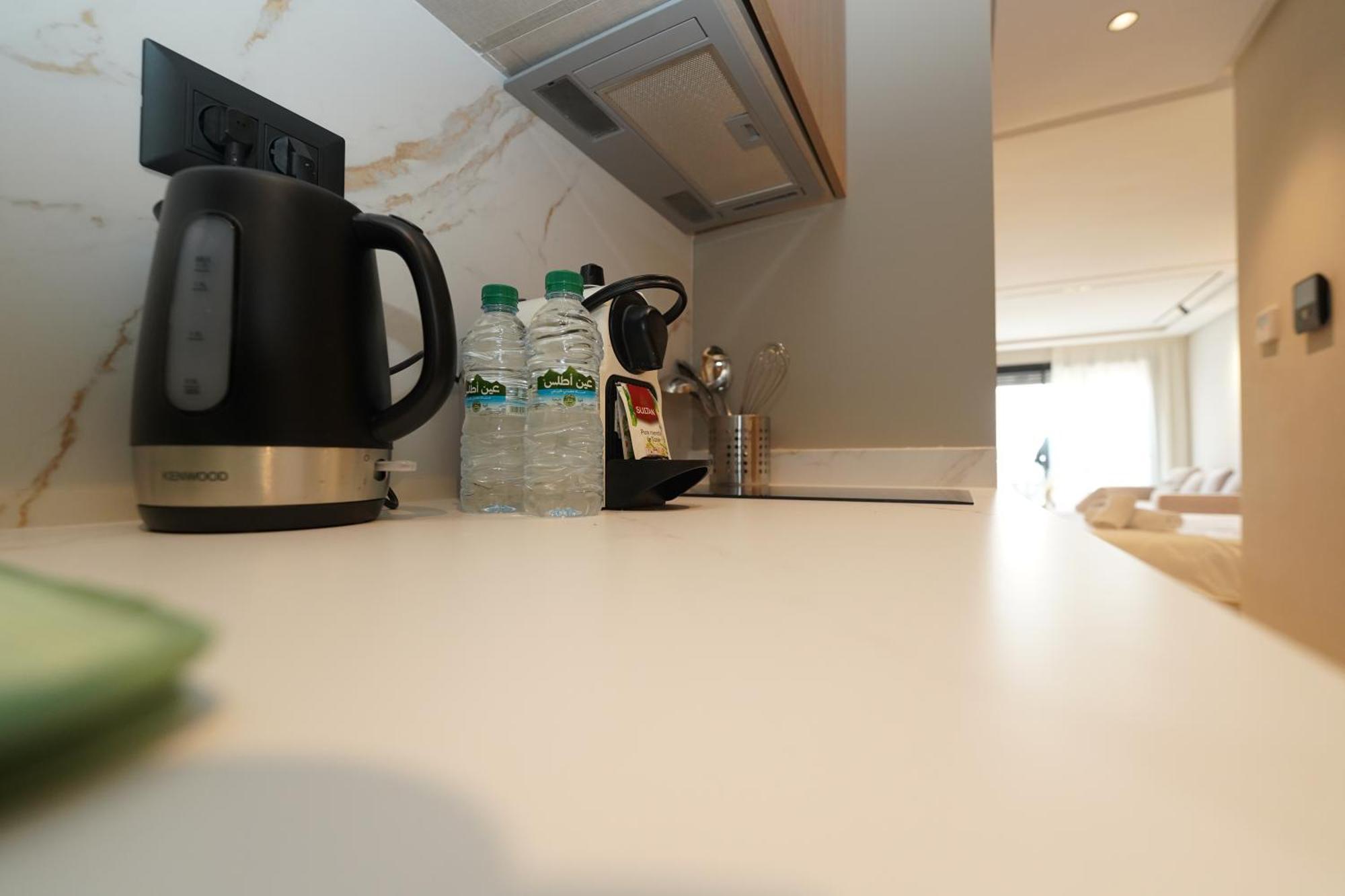 Apartment Modern With Balcony - Prime Location *