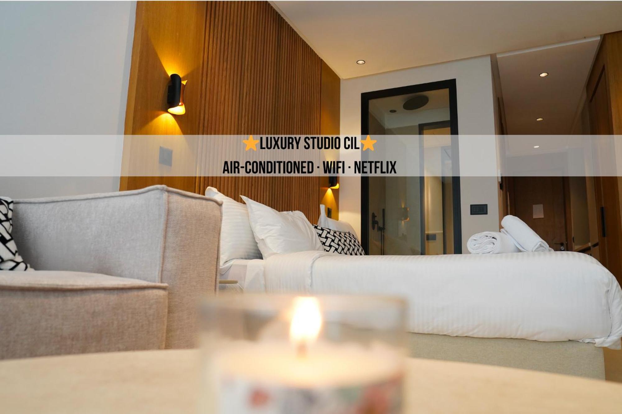 Modern With Balcony - Prime Location Apartment *